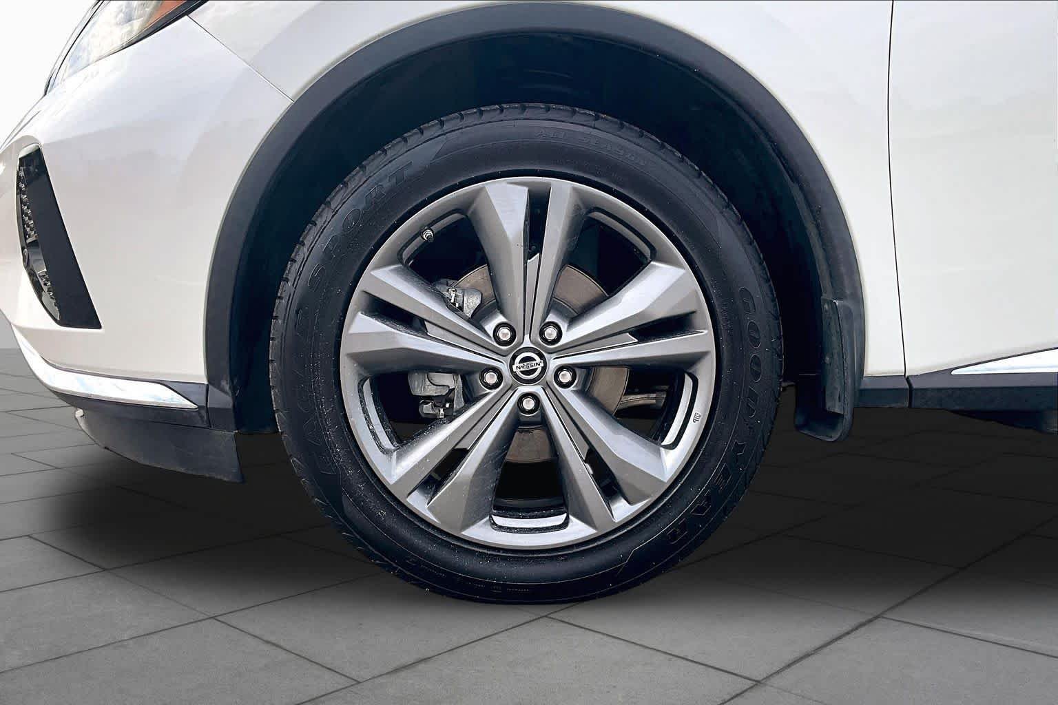 Used 2019 Pearl White Tricoat Nissan Platinum image 11