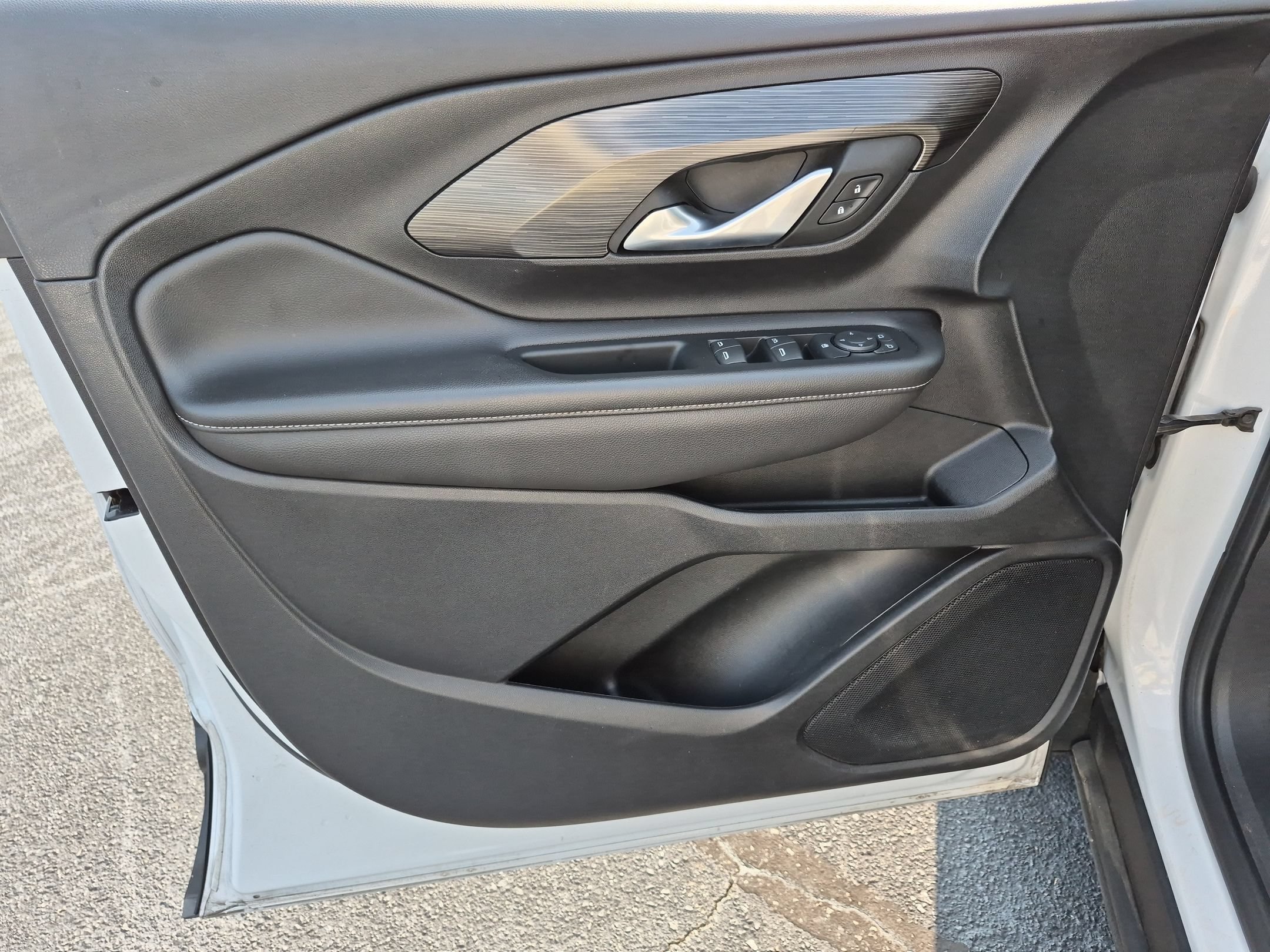Used 2022 Summit White GMC SLE image 12