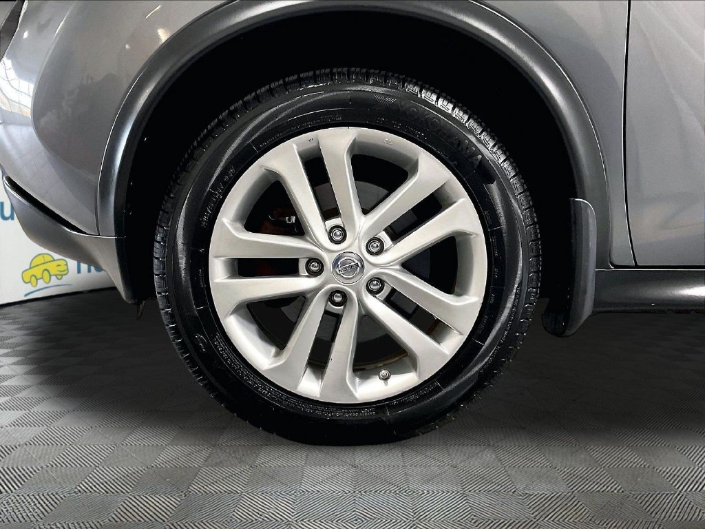 Used 2013 Gray Nissan SV image 7