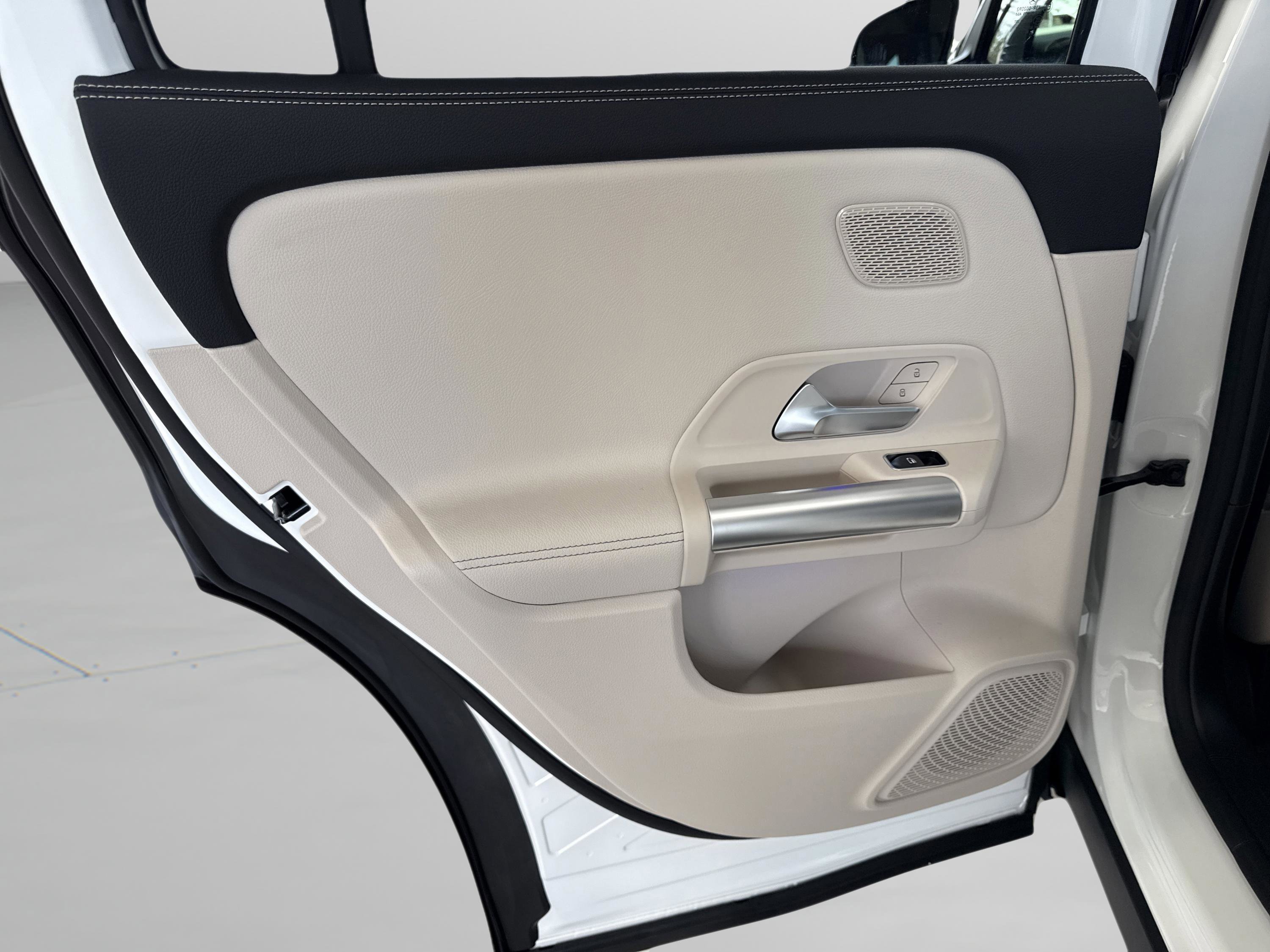 New 2026 Polar White Mercedes-Benz GLA 250 image 42