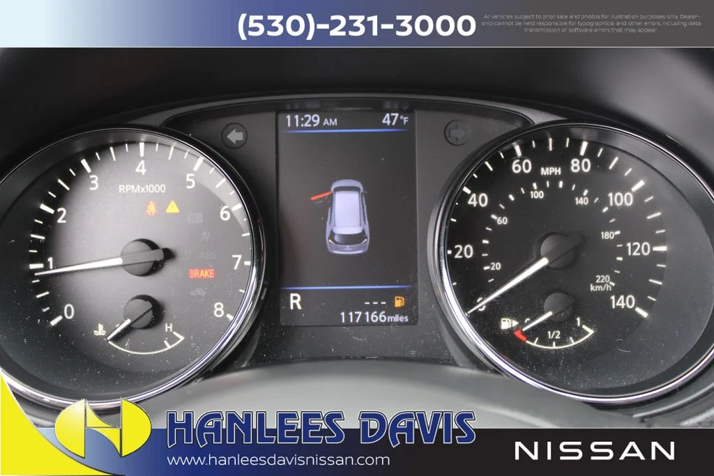 Used 2018 Silver Nissan SL image 29