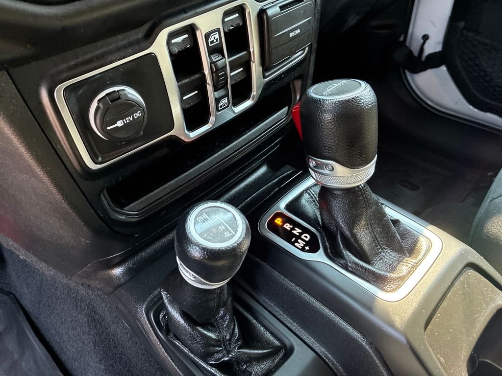 Used 2022 White Jeep Sport image 23