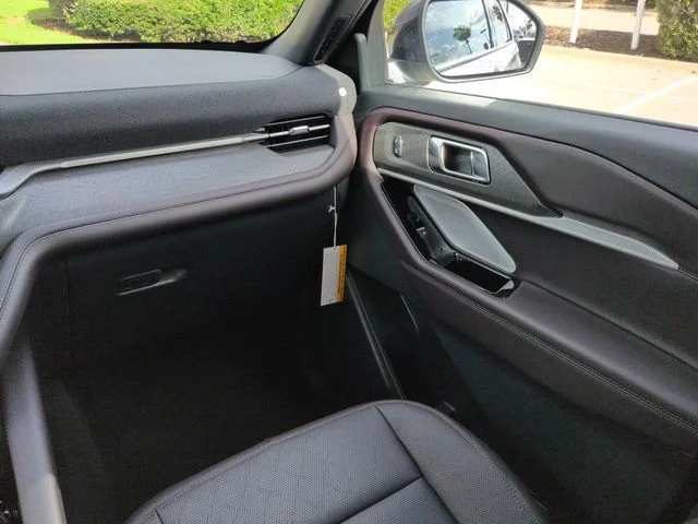 New 2026 Star White Metallic Tri-Coat Ford Platinum™ image 17