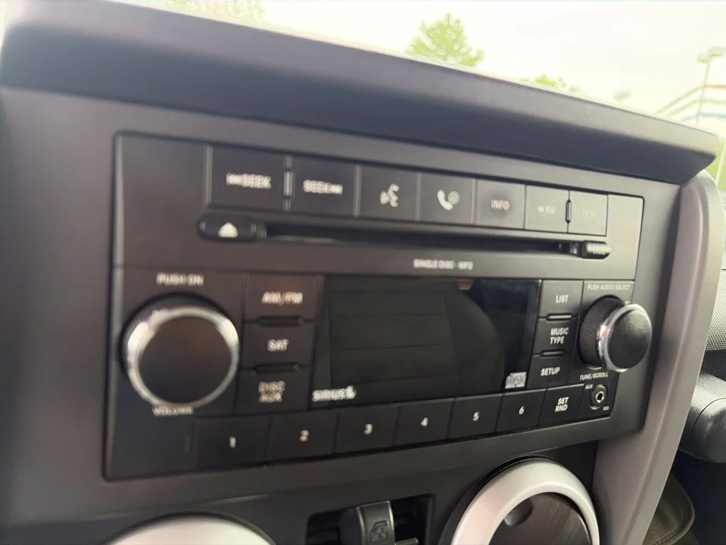 Used 2009 Silver Jeep Sahara image 25