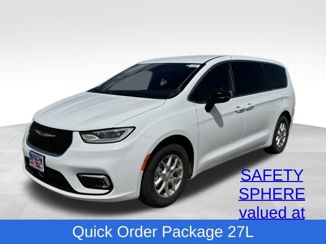 2026 Chrysler Pacifica Select's photo