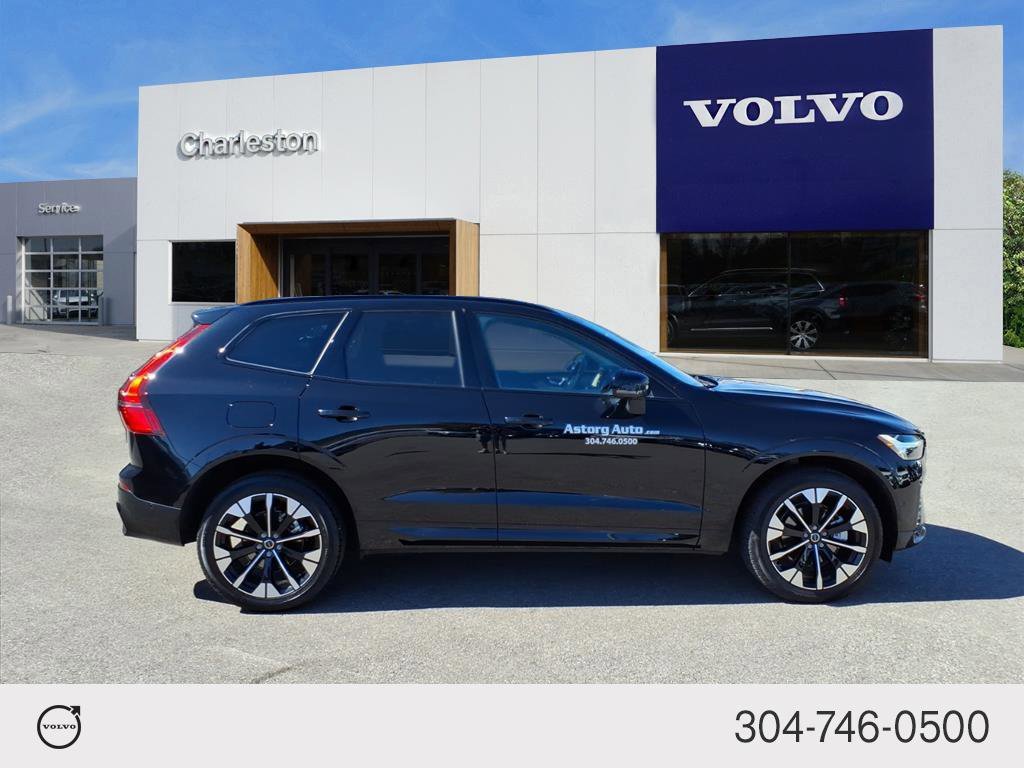 2026 Volvo XC60 Plus photo 2