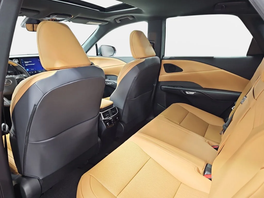 New 2026 Matador Red Mica Lexus PREMIUM image 11