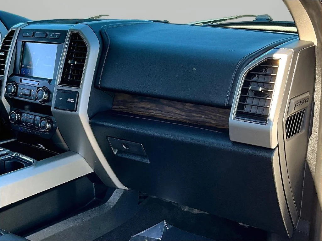 Used 2020 Oxford White Ford Lariat image 30