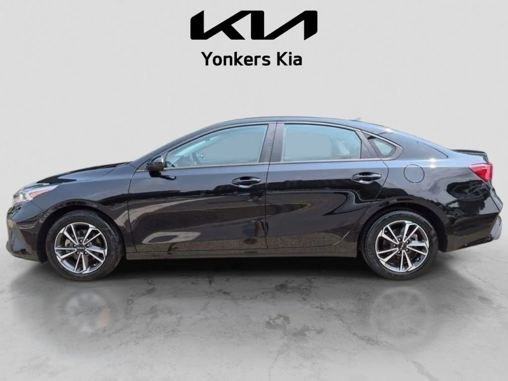 Used 2023 Black Kia LXS image 10