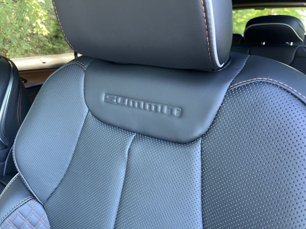 New 2026 Fathom Blue Pearl-Coat Exterior Paint Jeep Summit image 25