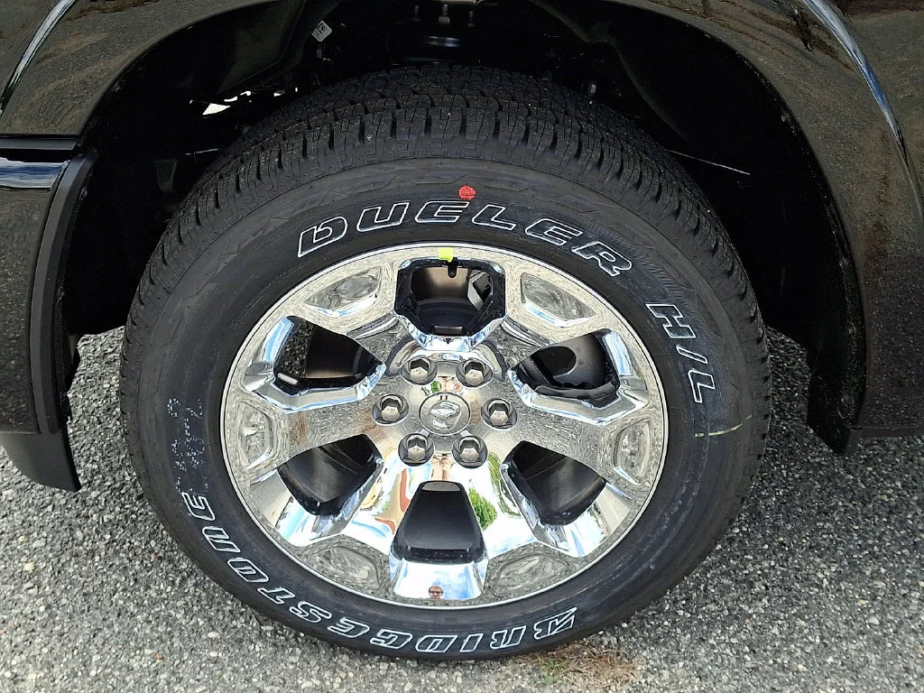 New 2027 Diamond Black Crystal Pearl-Coat Exterior Paint RAM Big Horn image 19