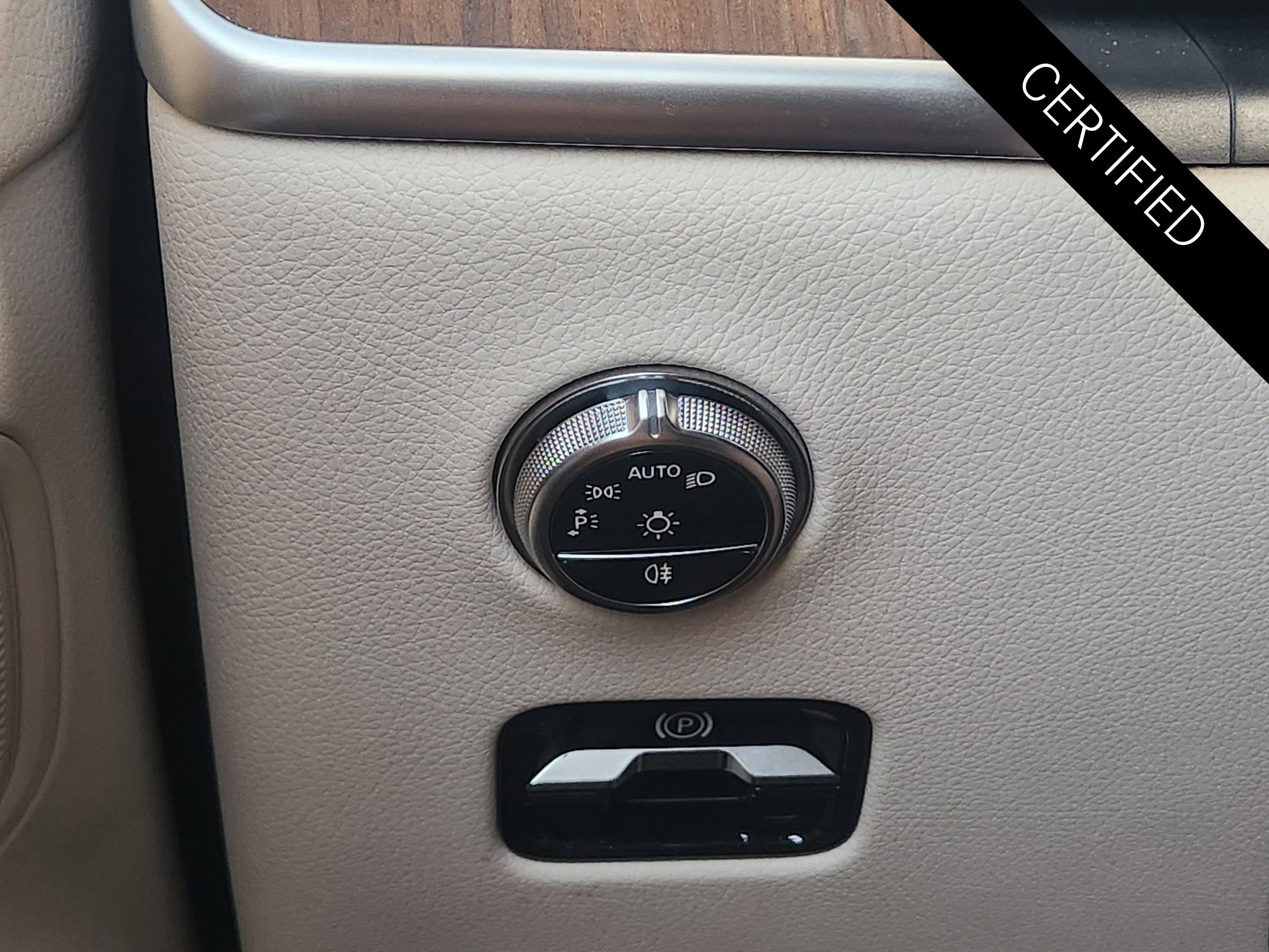Certified Used 2024 Black Mercedes-Benz GLC 300 image 22