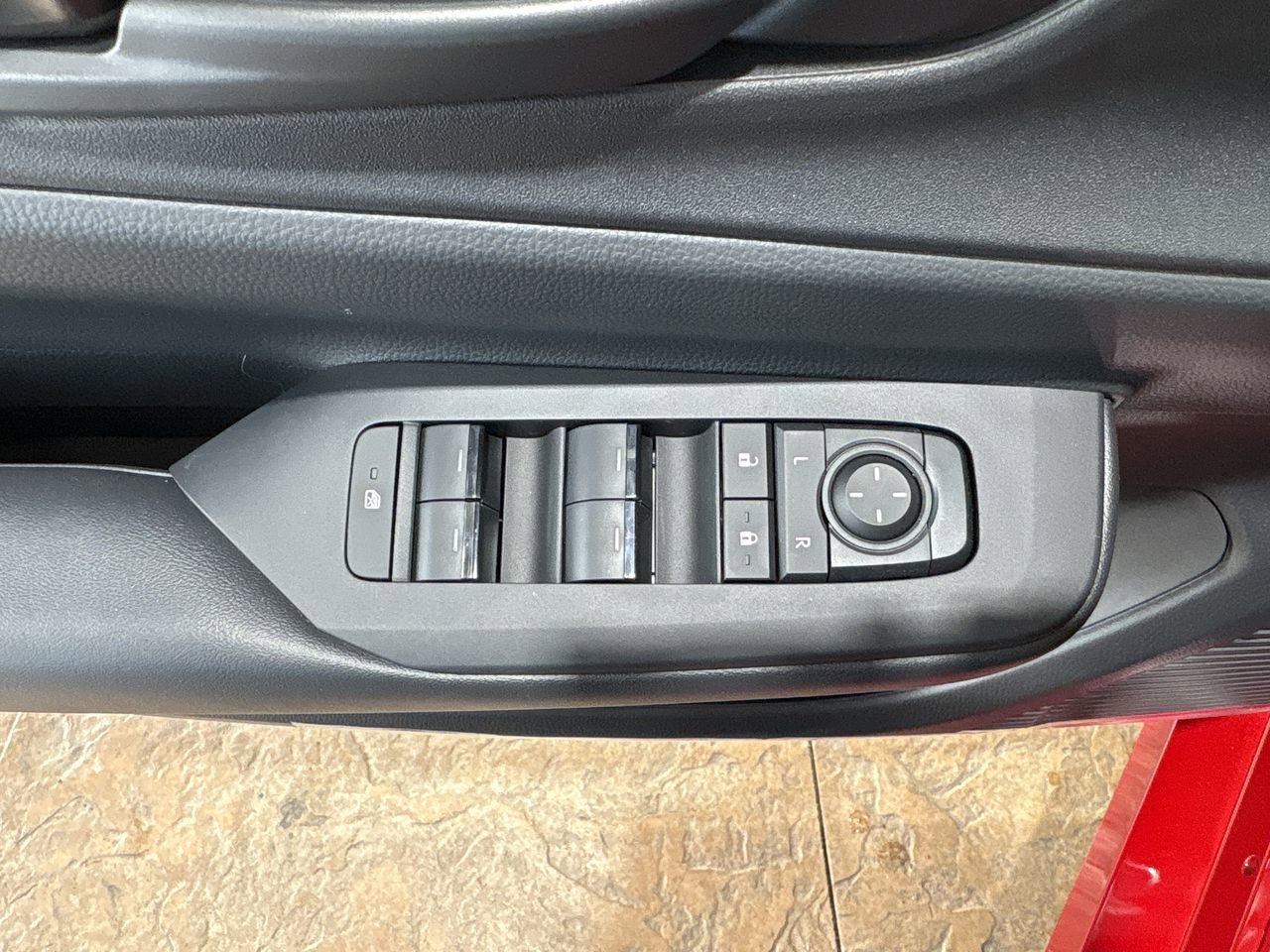 2026 Toyota Prius Plug-in Hybrid SE - Photo 13