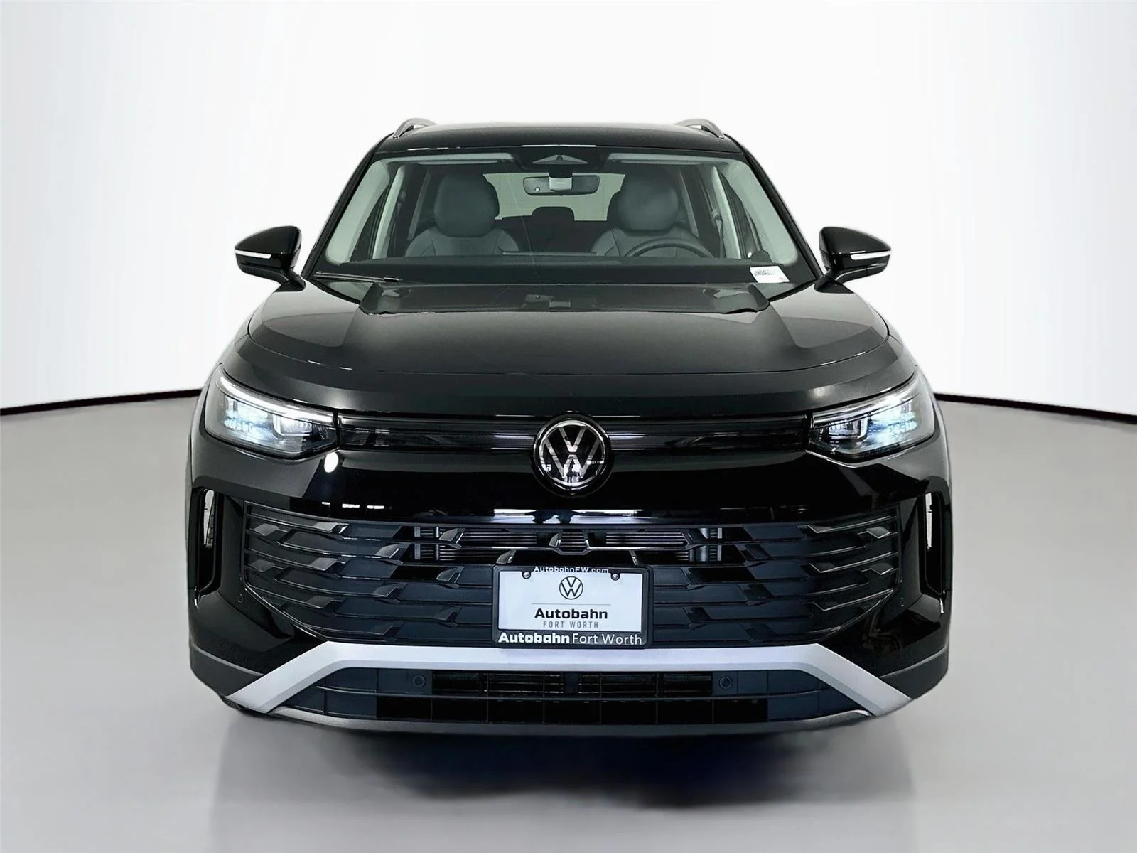 Used 2025 Deep Black Pearl Volkswagen SE image 2