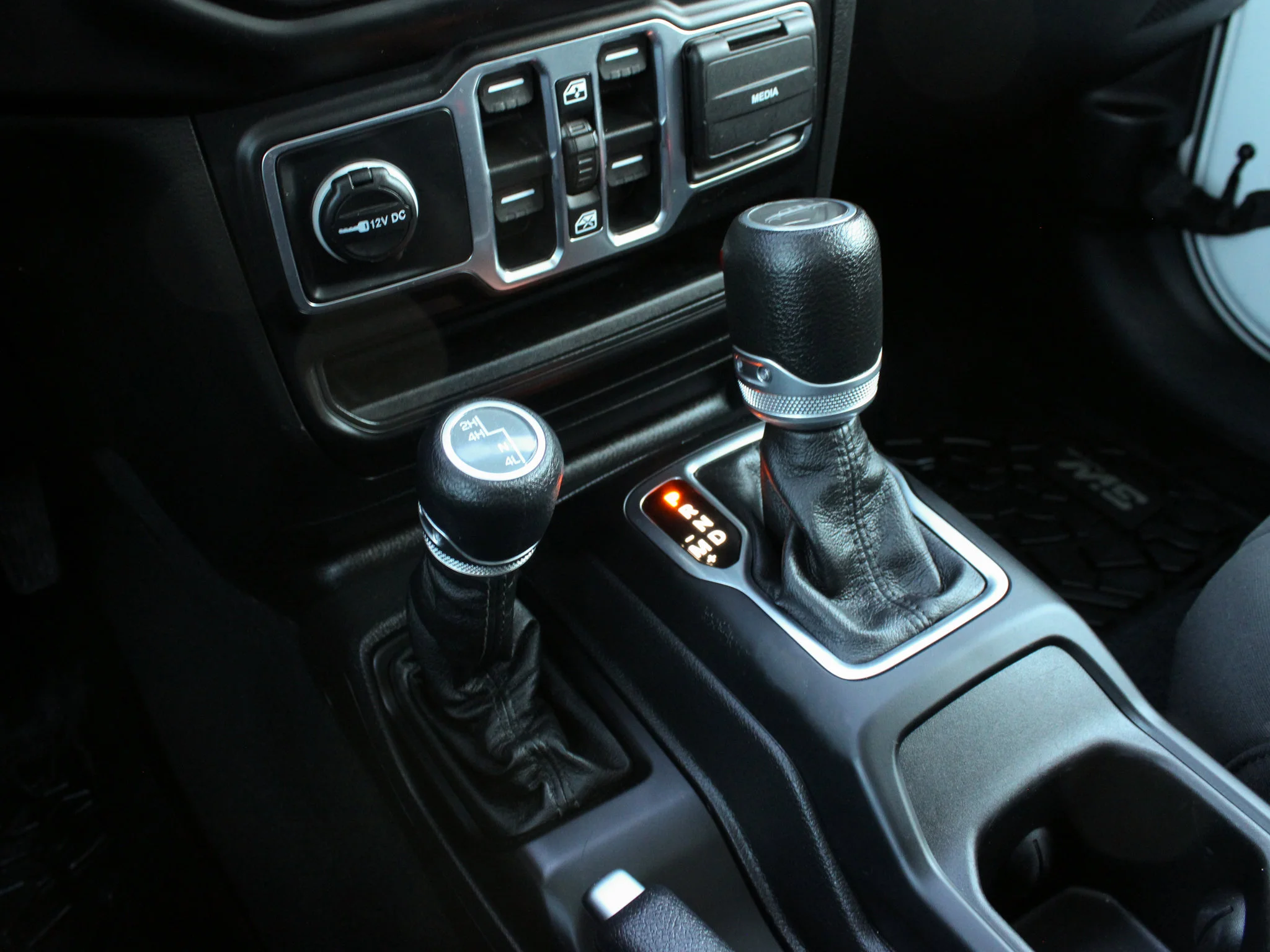 Certified Used 2023 White Jeep Sport S * V6 | Apple CarPlay | Backup Camera | Alpine | Remote Start | Tonneau Cover image 26