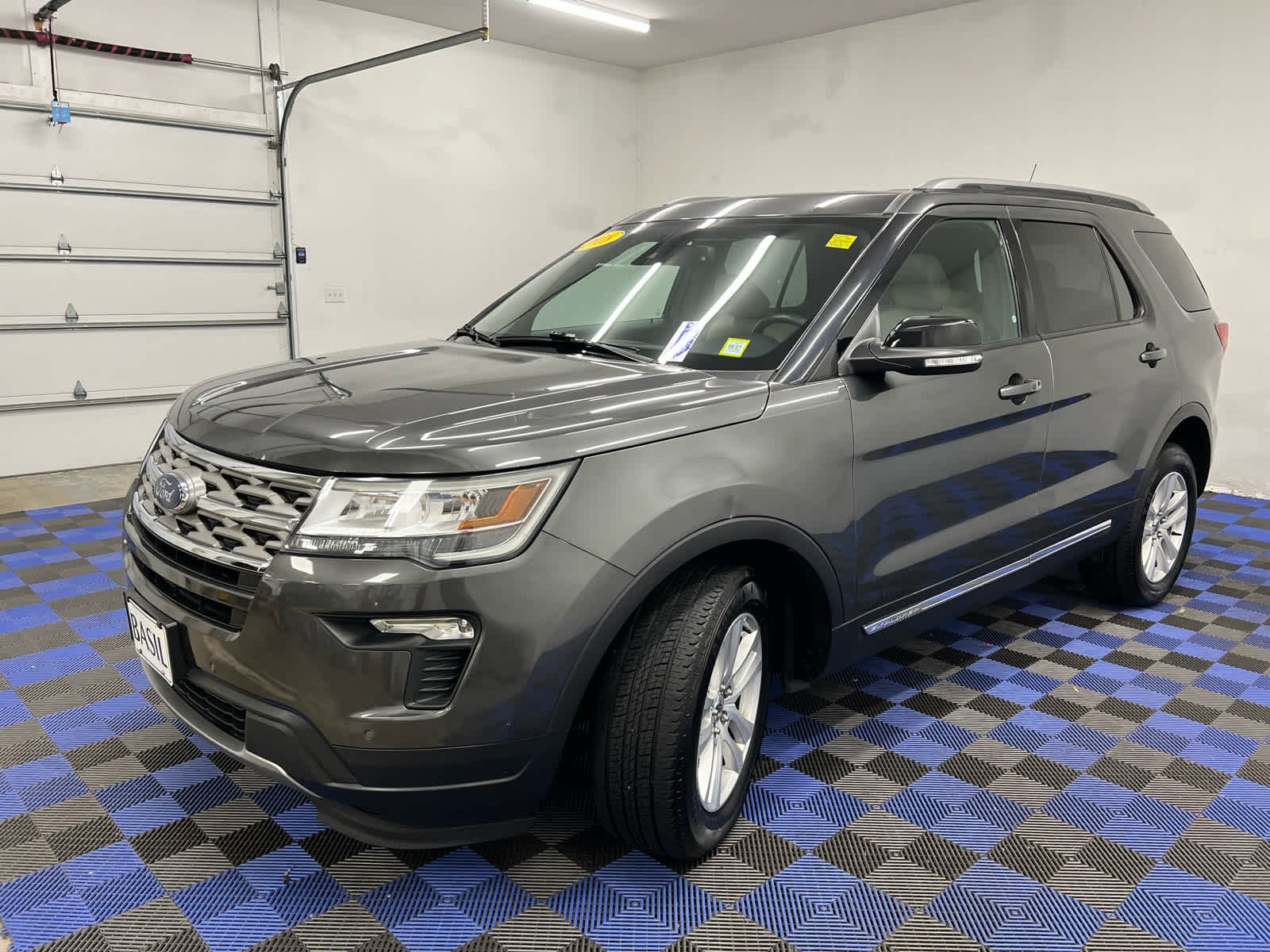 Used 2018 Magnetic Metallic Ford XLT image 6