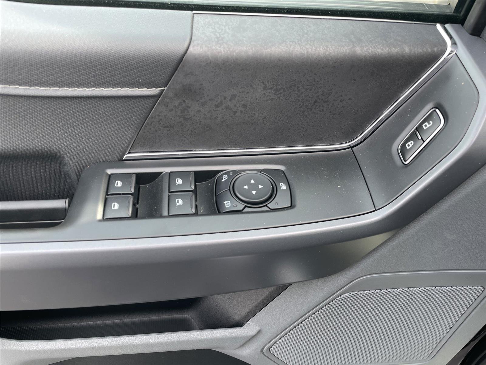 New 2026 Agate Black Metallic Ford XLT image 40