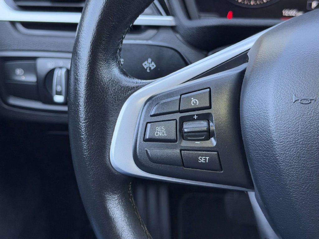 Used 2018 Blue BMW xDrive28i image 9