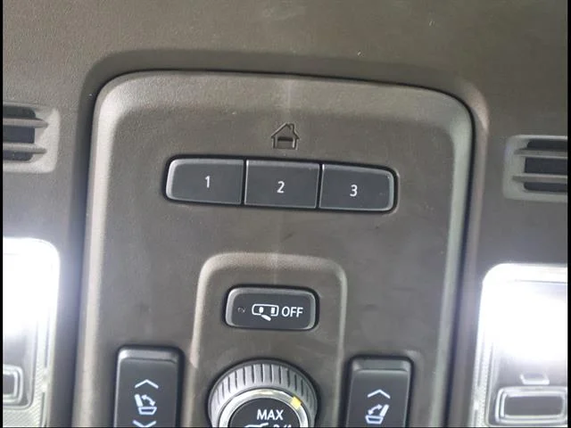 2021 Chevrolet Suburban Z71 - Photo 15