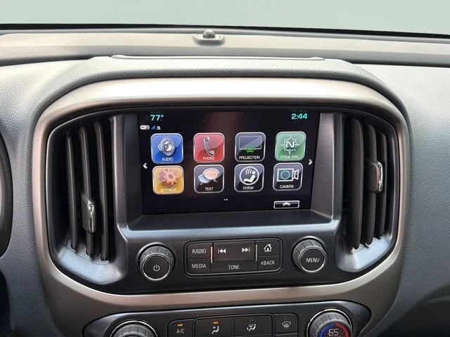 Used 2018 Black Chevrolet Z71 image 10