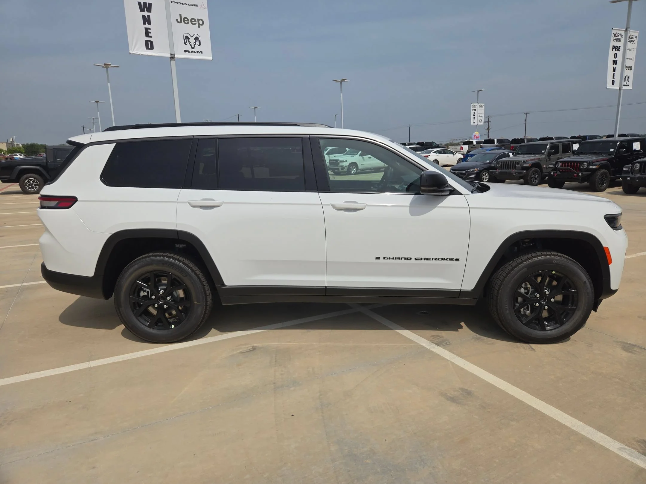 New 2026 Bright White Clearcoat Jeep Altitude image 2