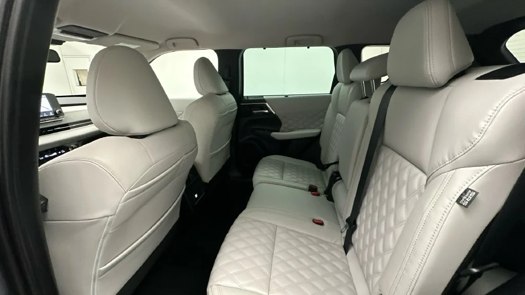 Used 2023 Gray Mitsubishi SEL Black Edition image 10