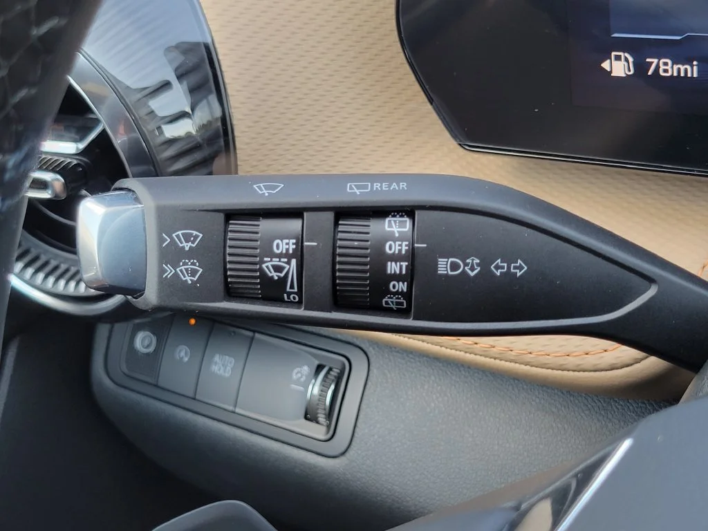 New 2027 Polar White Tricoat Chevrolet ACTIV image 30