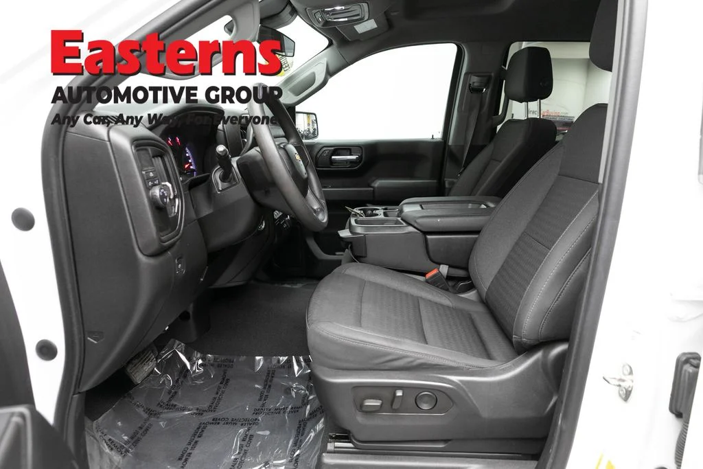 Used 2023 White Chevrolet Custom image 14