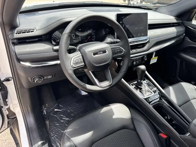 New 2026 White Jeep Latitude image 20