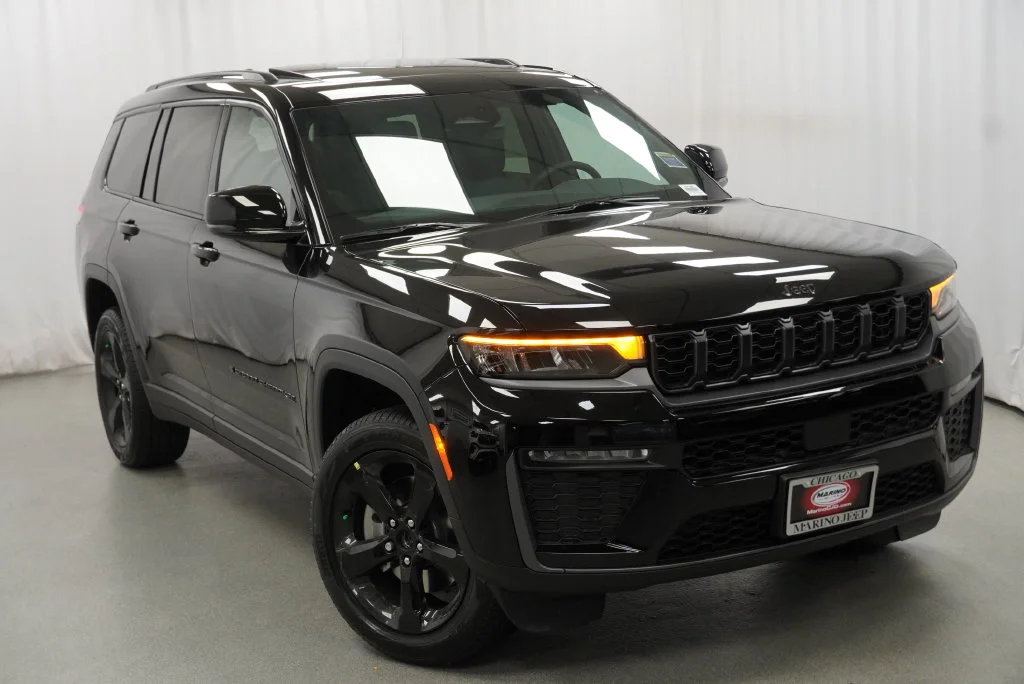 New 2027 High-Gloss Black Paint Jeep Limited image 11