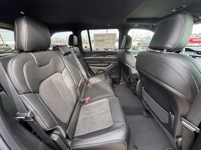 New 2026 Velvet Red Pearl-Coat Exterior Paint Jeep Altitude image 9