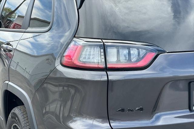New 2023 Granite Crystal Metallic Clear-Coat Exterior Paint Jeep Altitude Lux image 26