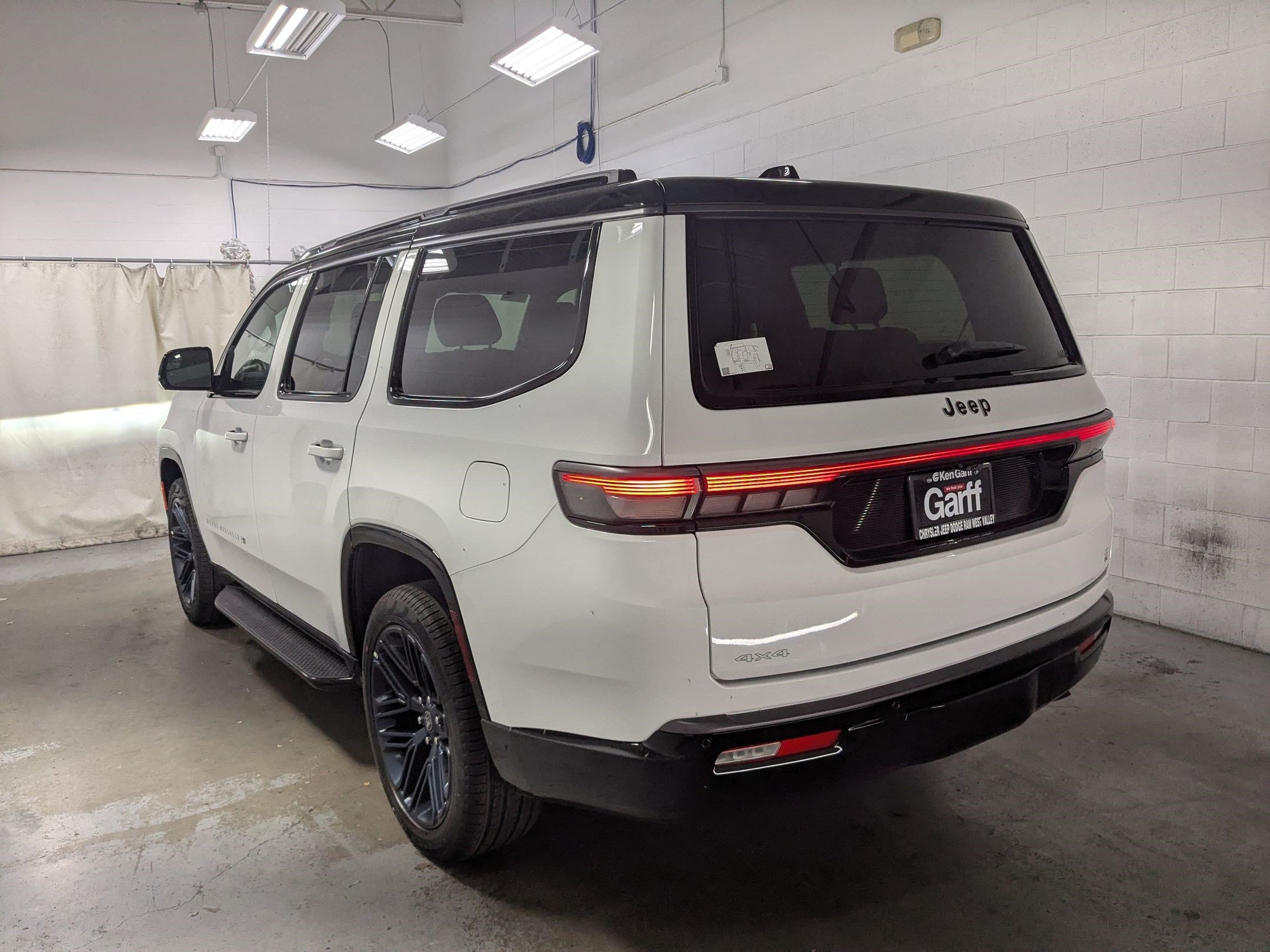 New 2026 Bright White Clear-Coat Exterior Paint Jeep 85th Anniversary image 7