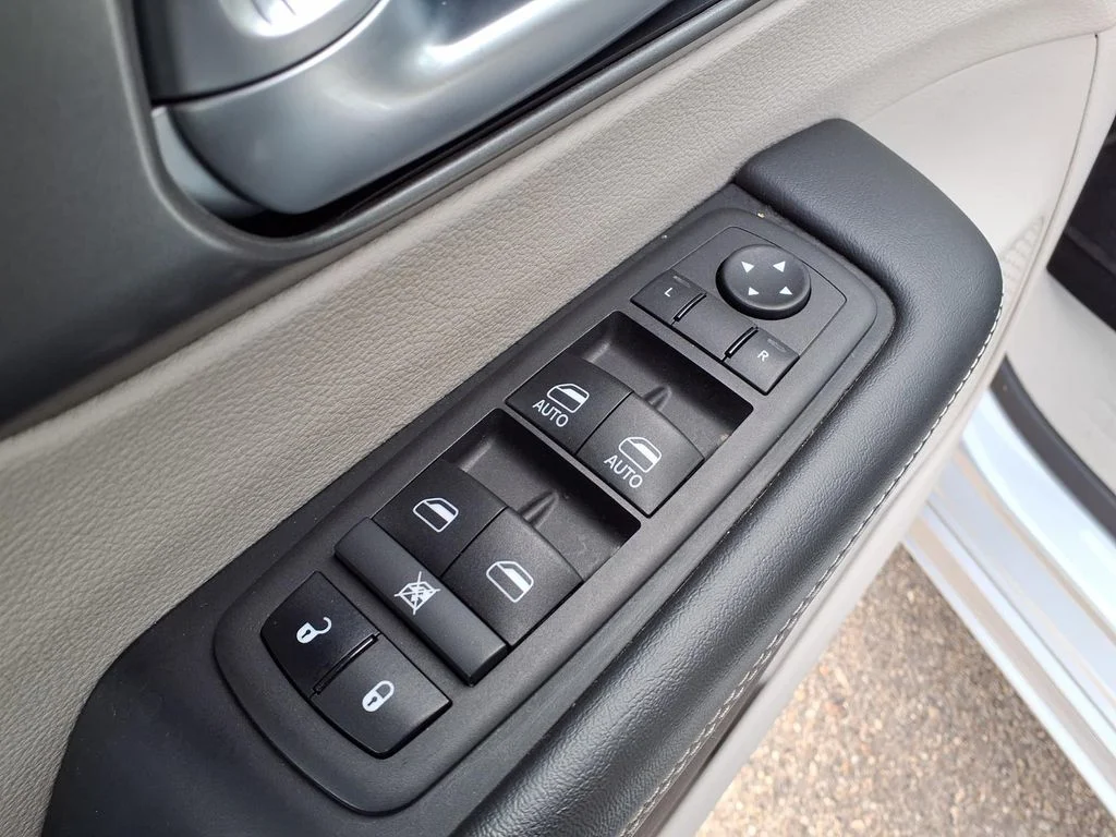 Used 2024 Silver Chrysler Touring L image 19