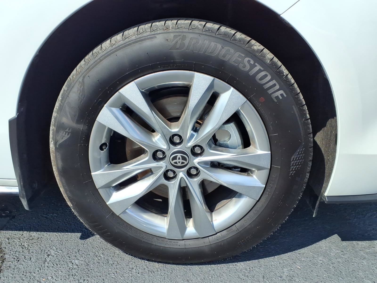 Used 2026 Wind Chill Pearl Toyota Limited image 11