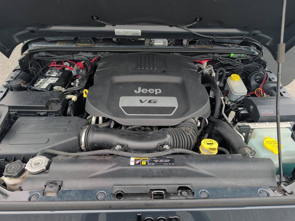 Used 2018 Rhino Clearcoat Jeep Altitude image 28