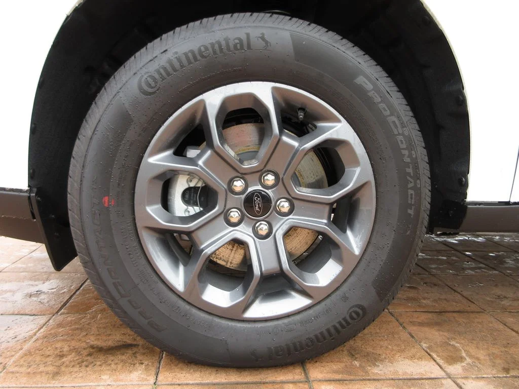 New 2026 Oxford White Ford XLT image 8