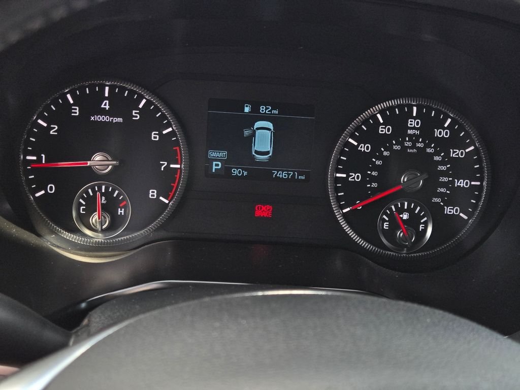 Used 2022 White Kia LX image 26