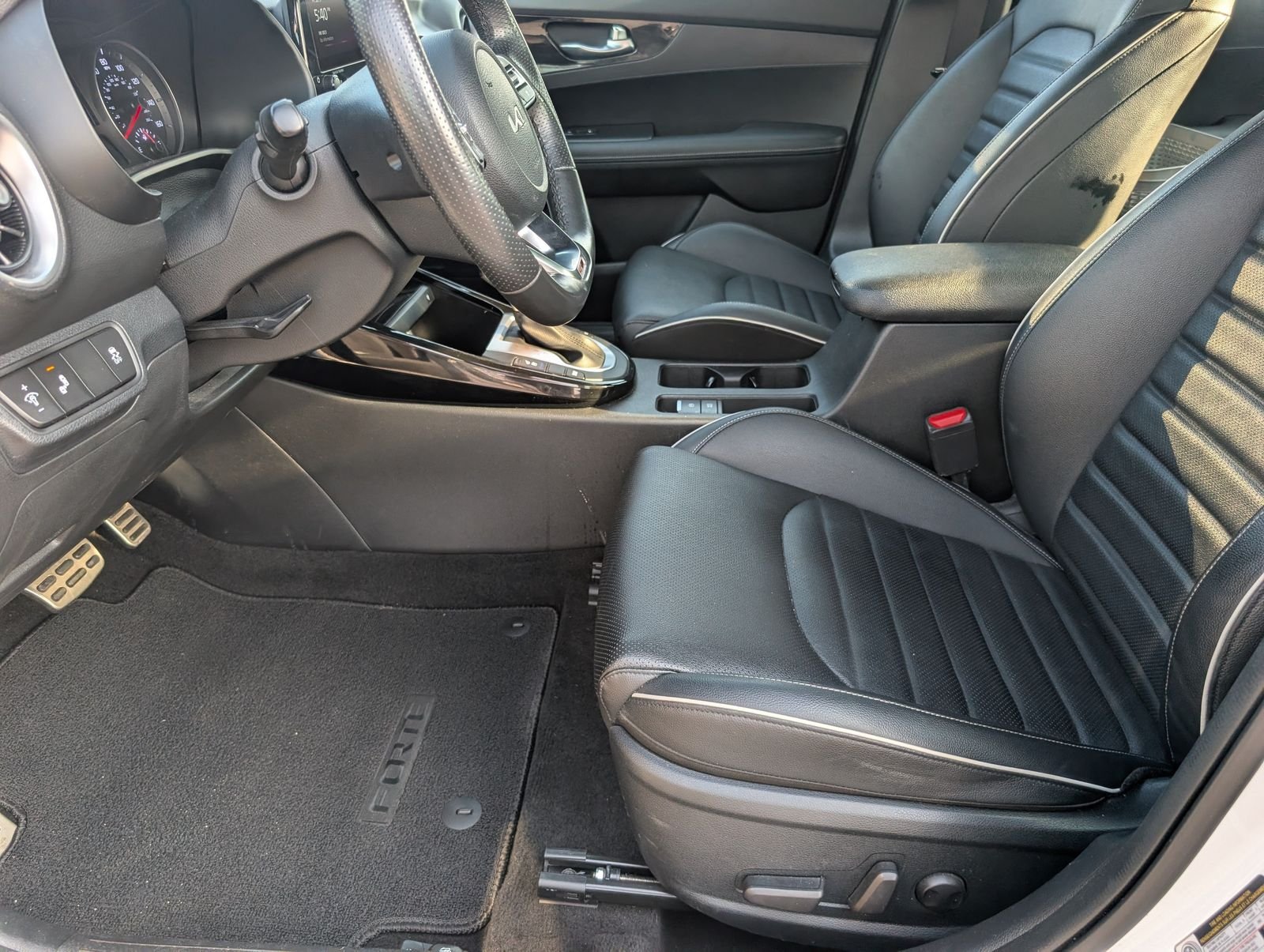 Used 2024 Snow White Pearl Kia GT-Line image 14