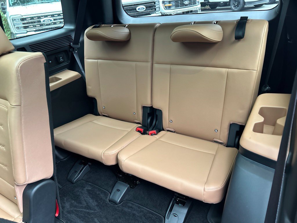 Used 2024 Green Hyundai Limited image 29