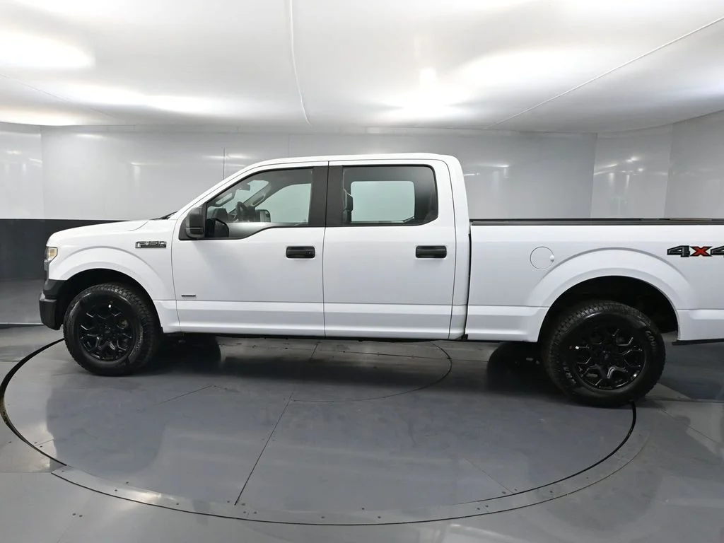 Used 2016 White Ford XL image 11
