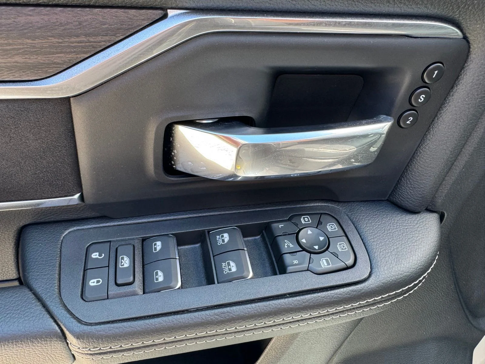 New 2026 Silver-Zynith Exterior Paint RAM Laramie image 15