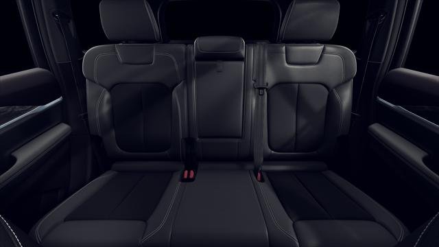 New 2026 Diamond Black Crystal Pearl-Coat Exterior Paint Jeep Altitude image 55