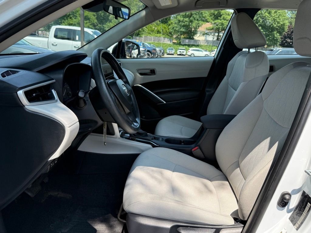 Used 2024 White Toyota L image 22