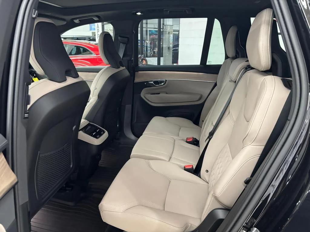 2026 Volvo XC90 Plus - Photo 12
