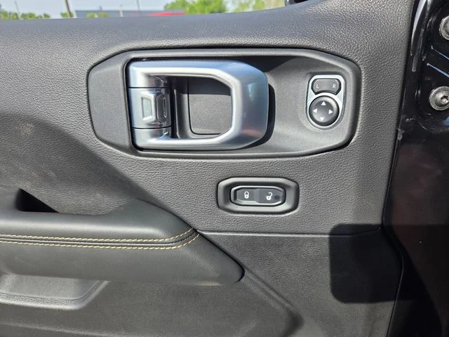 New 2026 Black Clear-Coat Exterior Paint Jeep Sahara image 22