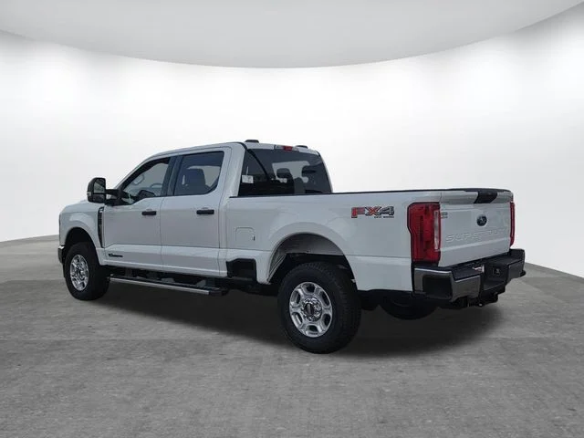 New 2026 Oxford White Ford F-250® XLT image 4