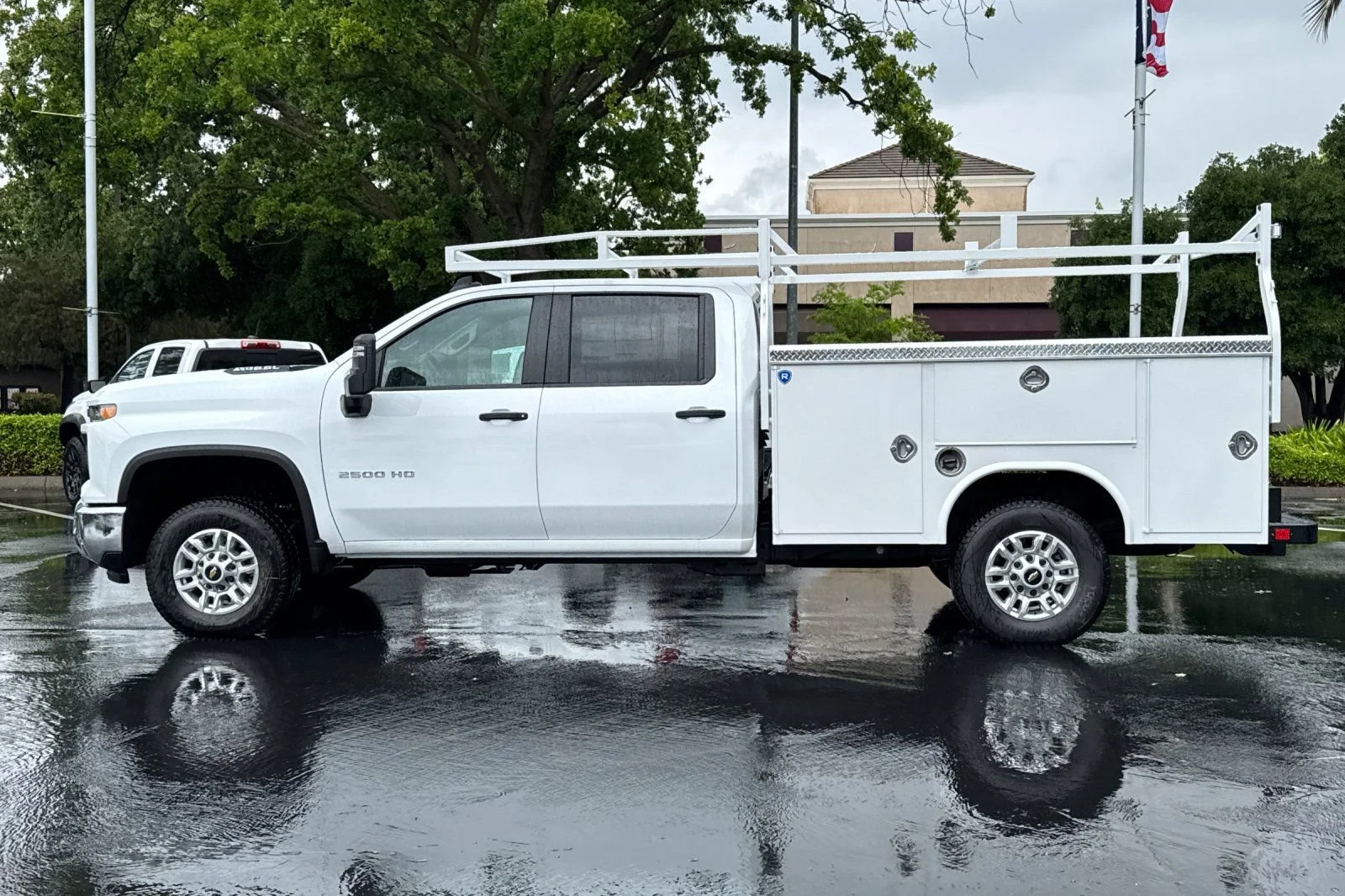 New 2026 Summit White Chevrolet WT image 6