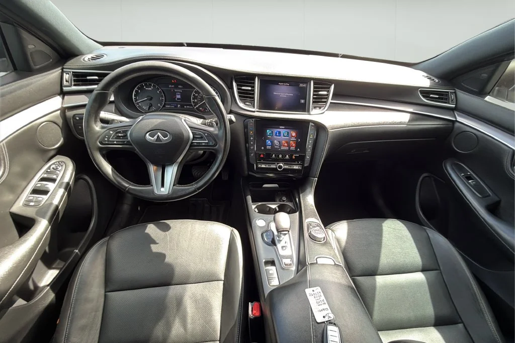 Used 2023 White INFINITI LUXE image 18
