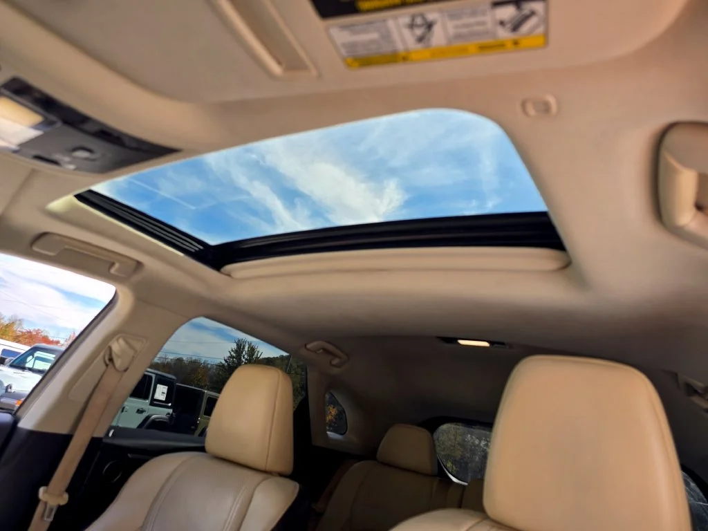 Used 2017  Lexus 350 image 27